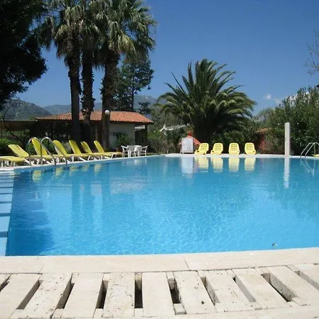 La Perla Hotell 2*